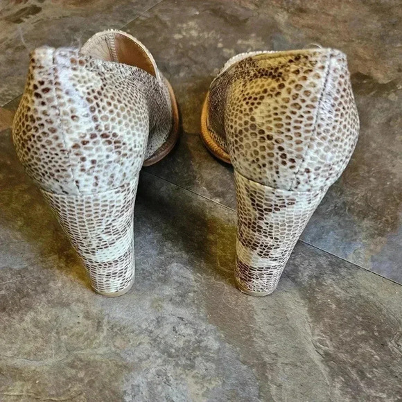 Snake Embossed Block Heel Pumps (sz 9.5) 100% Leather - Picture 4 of 9
